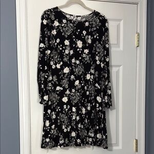 Old Navy Black and White Floral Long Sleeve Dress